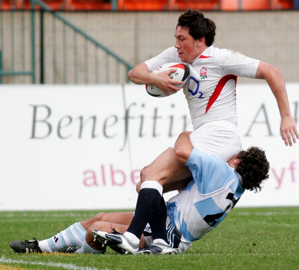 England’s Tom Voyce scores a try despite being tackled by Argentina’s Luccio Lopez Fleming during a game in 2005. Photo: AP England’s Tom Voyce scores a try despite being tackled by Argentina’s Luccio Lopez Fleming during a game in 2005. Photo: AP