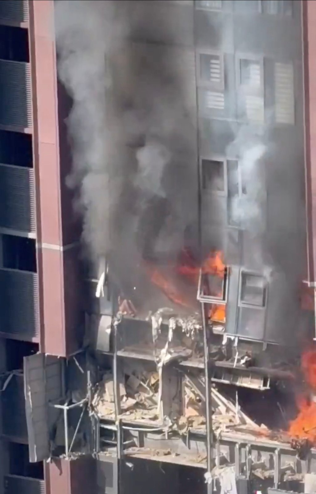 Explosions were heard in the southern Chinese city of Shenzen after a fire broke out in a high-end residential compound in Shenzhen. Photo: Weibo