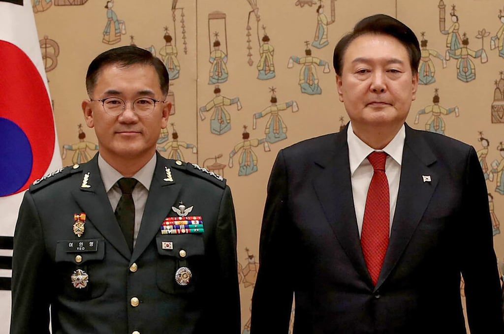 President Yoon Seok-yeol (right) with Yeo In-hyung, commander of the Armed Forces Counter-intelligence Command, Photo: Korea Presidential Press Corps President Yoon Seok-yeol (right) with Yeo In-hyung, commander of the Armed Forces Counter-intelligence Command, Photo: Korea Presidential Press Corps
