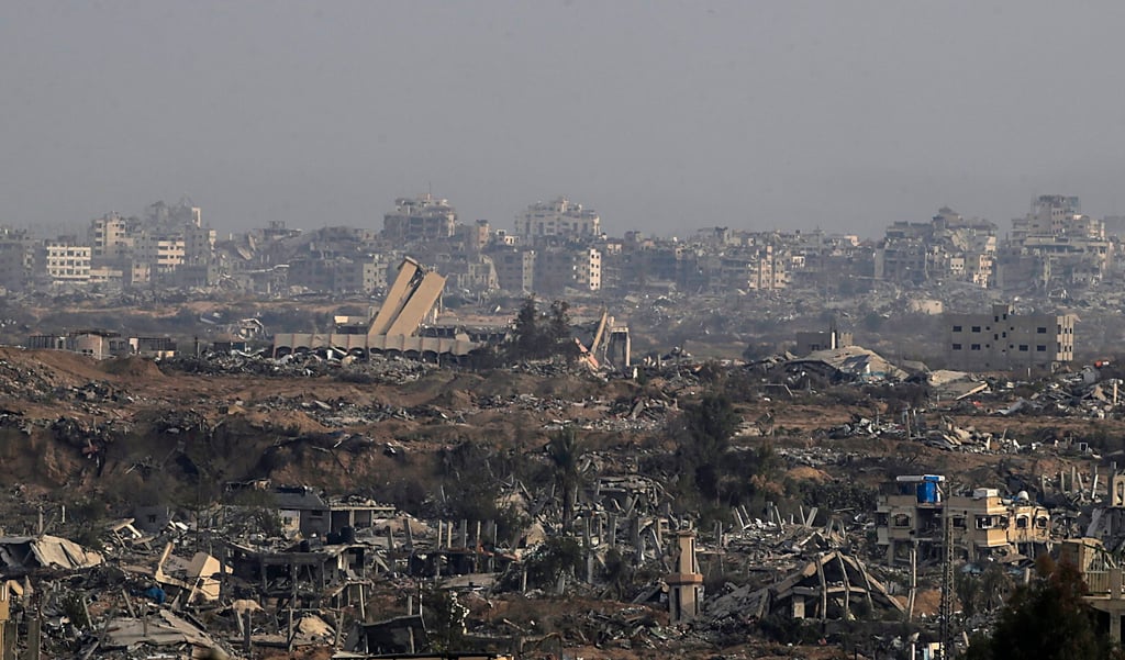 Destruction in the northern Gaza Strip (rear) as seen from Nuseirat refugee camp, central Gaza Strip. Photo: EPA-EFE Destruction in the northern Gaza Strip (rear) as seen from Nuseirat refugee camp, central Gaza Strip. Photo: EPA-EFE