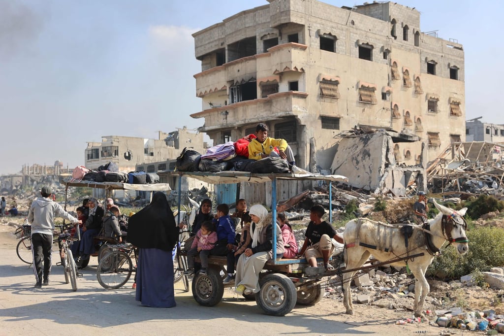 Palestinians displaced from shelters in Beit Hanoun cross the main Salaheddine road into Jabilia in the northern Gaza Strip on bicycles and donkey carts. Photo: AFP Palestinians displaced from shelters in Beit Hanoun cross the main Salaheddine road into Jabilia in the northern Gaza Strip on bicycles and donkey carts. Photo: AFP