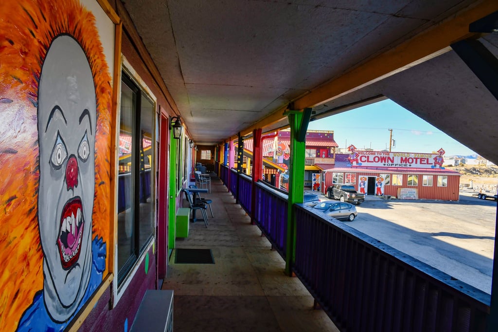 A mural of Pennywise, the murderous clown from horror film It, adorns one of the motel’s walls. Photo: Los Angeles Times/TNS A mural of Pennywise, the murderous clown from horror film It, adorns one of the motel’s walls. Photo: Los Angeles Times/TNS