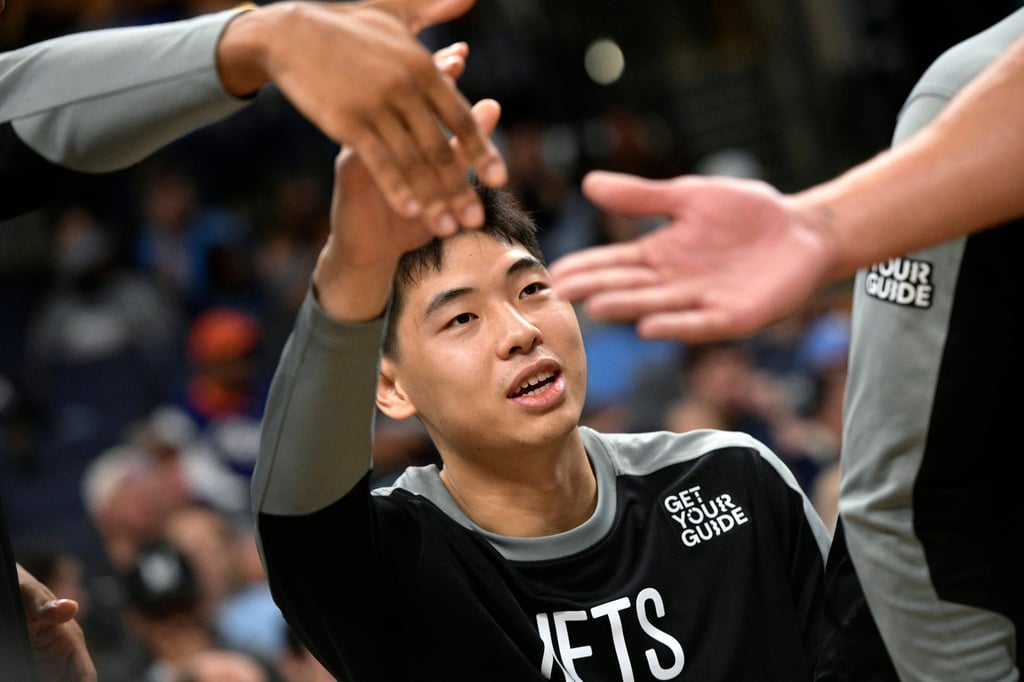 Brooklyn Nets guard Cui Yongxi high-fives teammates in the first half of an NBA basketball game against the Memphis Grizzlies on October 30. Photo: AP