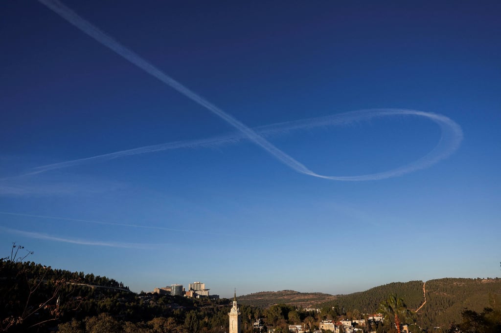Contrails in the sky, formed by a pilot in the shape of a ribbon to represent the plight of the hostages still held in Gaza. Photo: Reuters Contrails in the sky, formed by a pilot in the shape of a ribbon to represent the plight of the hostages still held in Gaza. Photo: Reuters