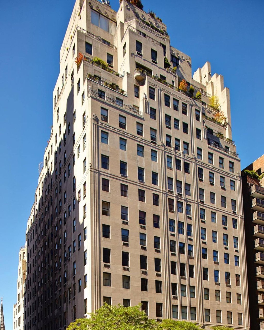 740 Park Avenue’s exterior seen in the daytime. Photo: @brownharrisstevens/Instagram 740 Park Avenue’s exterior seen in the daytime. Photo: @brownharrisstevens/Instagram