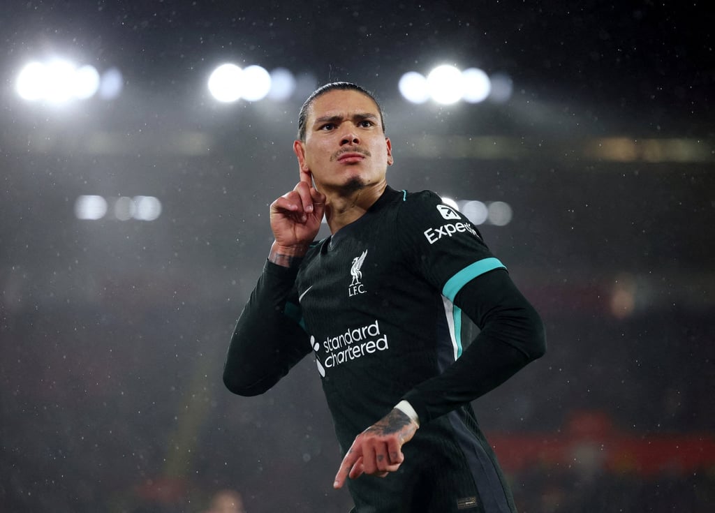 Darwin Nunez makes a point to Southampton fans after scoring Liverpool’s first. Photo: Reuters Darwin Nunez makes a point to Southampton fans after scoring Liverpool’s first. Photo: Reuters