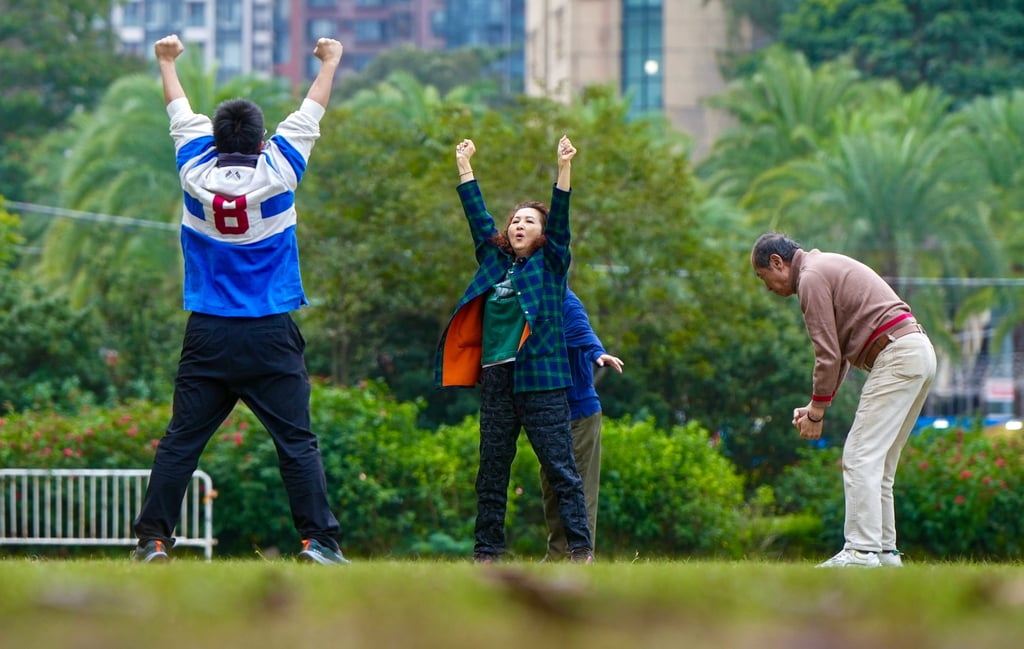 Residents brave the cold to exercise in Victoria Park. Photo: Sam Tsang Residents brave the cold to exercise in Victoria Park. Photo: Sam Tsang