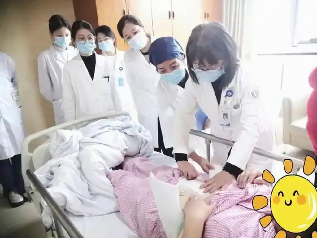Hospital doctors checked on the condition of the woman who had been told she was sterile. Photo: Baidu Hospital doctors checked on the condition of the woman who had been told she was sterile. Photo: Baidu