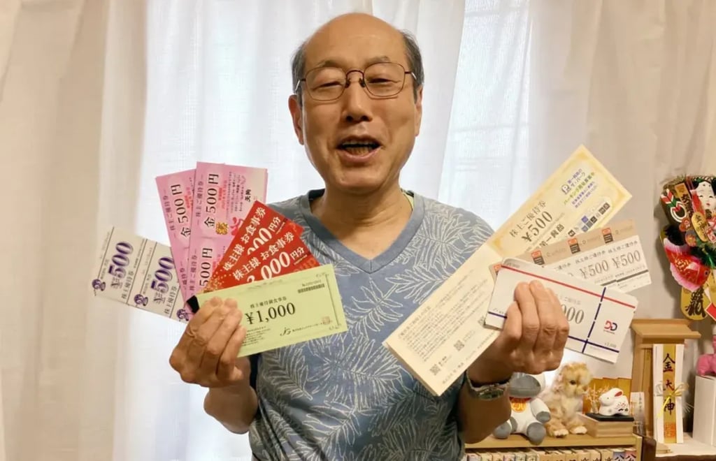 Kiritani shows off handfulls of coupons he uses to live his frugal lifestyle. Photo: QQ.com Kiritani shows off handfulls of coupons he uses to live his frugal lifestyle. Photo: QQ.com
