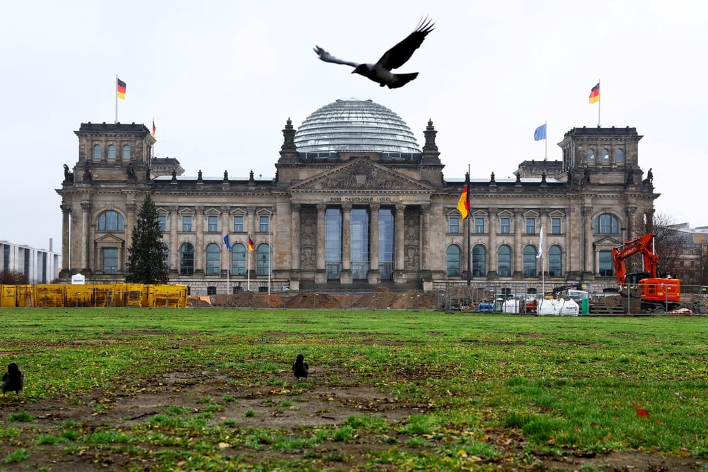 A bird flies outside the Reichstag building on the day of a confidence vote called by German Chancellor Olaf Scholz that he lost, paving the way for snap elections. Photo: Reuters A bird flies outside the Reichstag building on the day of a confidence vote called by German Chancellor Olaf Scholz that he lost, paving the way for snap elections. Photo: Reuters