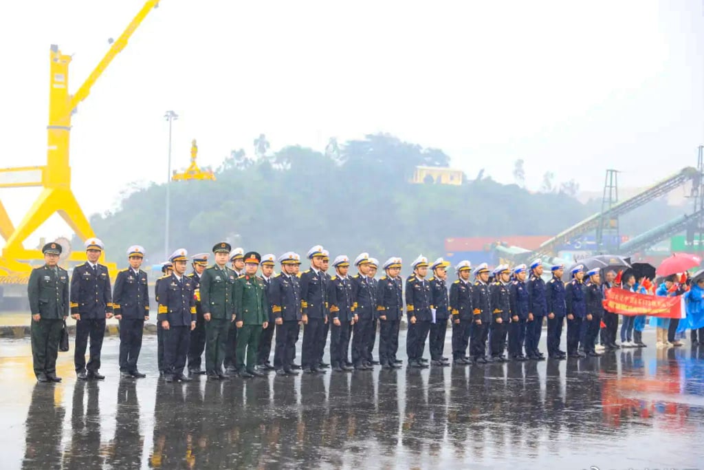 The Chinese navy’s port call in Vietnam followed talks on joint patrols. Photo: Weibo/PLA Southern Theatre Command The Chinese navy’s port call in Vietnam followed talks on joint patrols. Photo: Weibo/PLA Southern Theatre Command