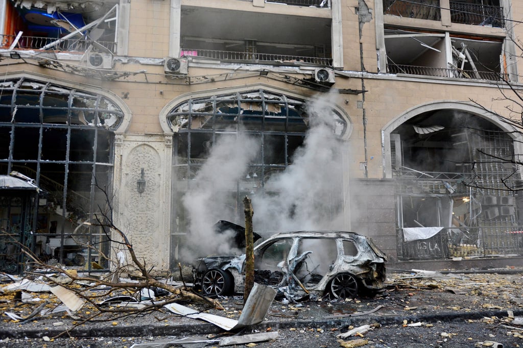 Damaged cars and buildings in Kiev after a Russian missile strike. Photo: SOPA Images via ZUMA Press Wire/dpa Damaged cars and buildings in Kiev after a Russian missile strike. Photo: SOPA Images via ZUMA Press Wire/dpa