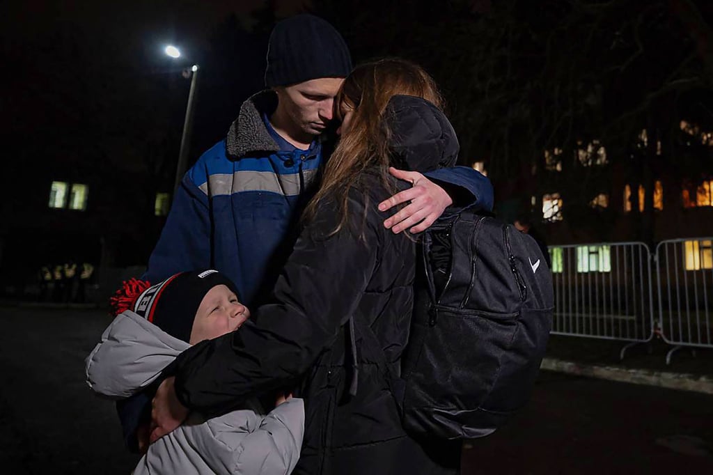 A freed Ukrainian hugs a woman and child. Photo: Telegram @Volodymyr Zelensky via AFP A freed Ukrainian hugs a woman and child. Photo: Telegram @Volodymyr Zelensky via AFP