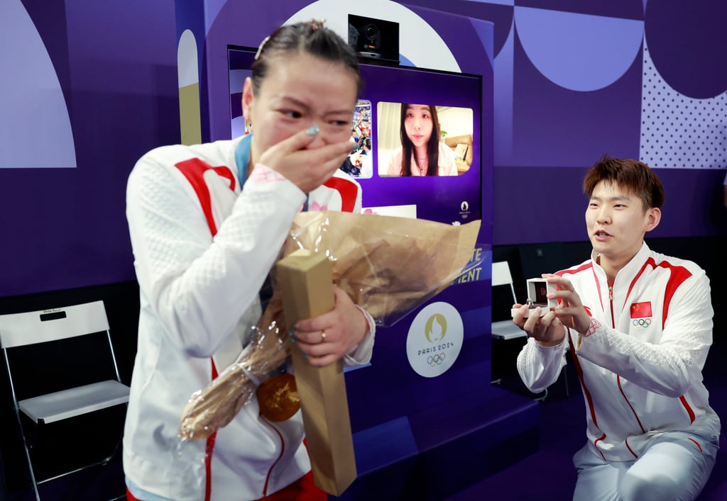 Liu Yuchen (right) proposes to an emotional Huang Yaqiong in Paris. Photo: Xinhua Liu Yuchen (right) proposes to an emotional Huang Yaqiong in Paris. Photo: Xinhua