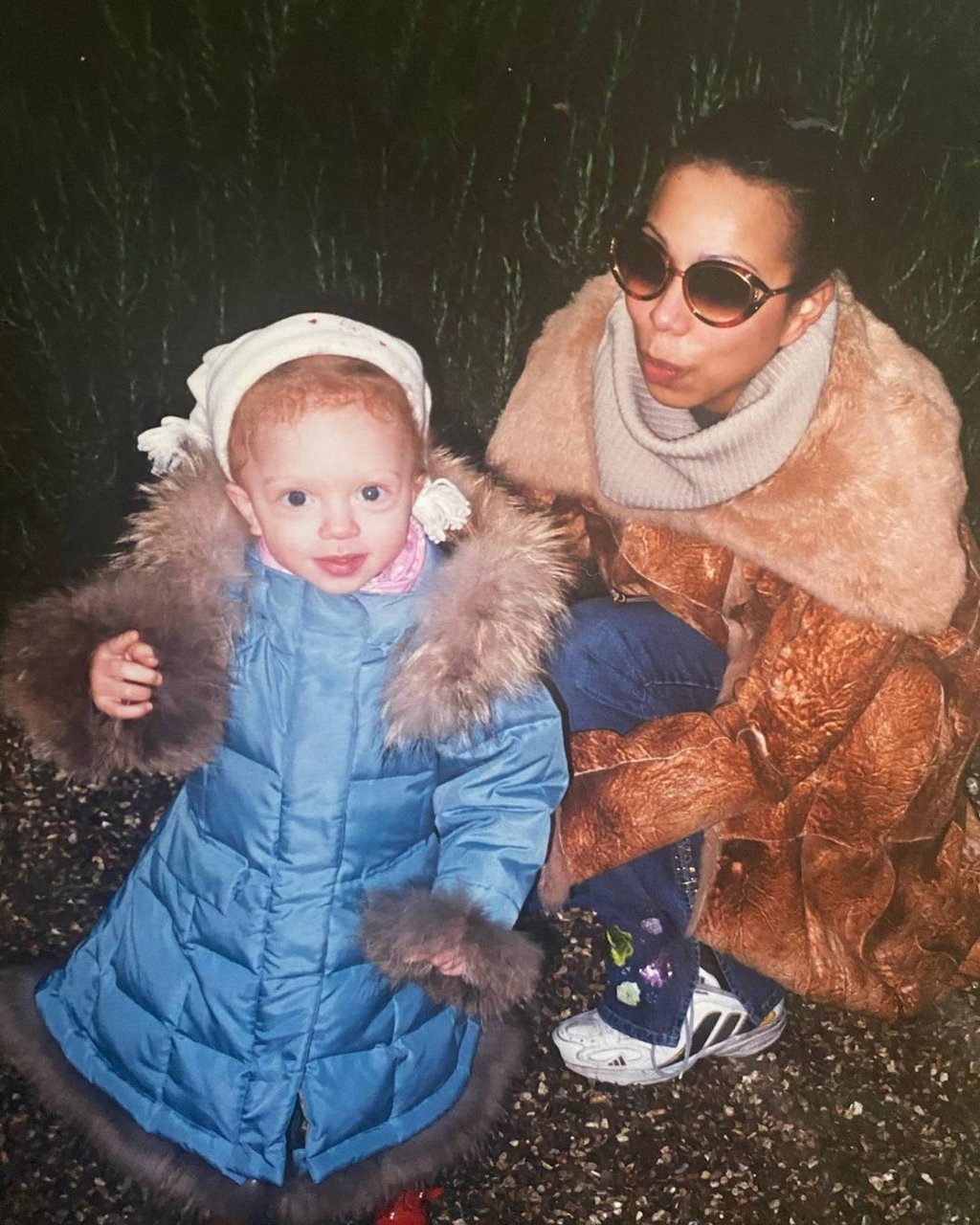 A childhood photo of Anna Ermakova with her mother, Angela. Photo: @annaermakova1/Instagram