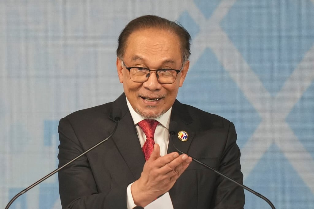 Malaysian Prime Minister Anwar Ibrahim has urged citizens to heed a stern reminder from the palace that pardon power lies solely with the king. Photo: AP Malaysian Prime Minister Anwar Ibrahim has urged citizens to heed a stern reminder from the palace that pardon power lies solely with the king. Photo: AP