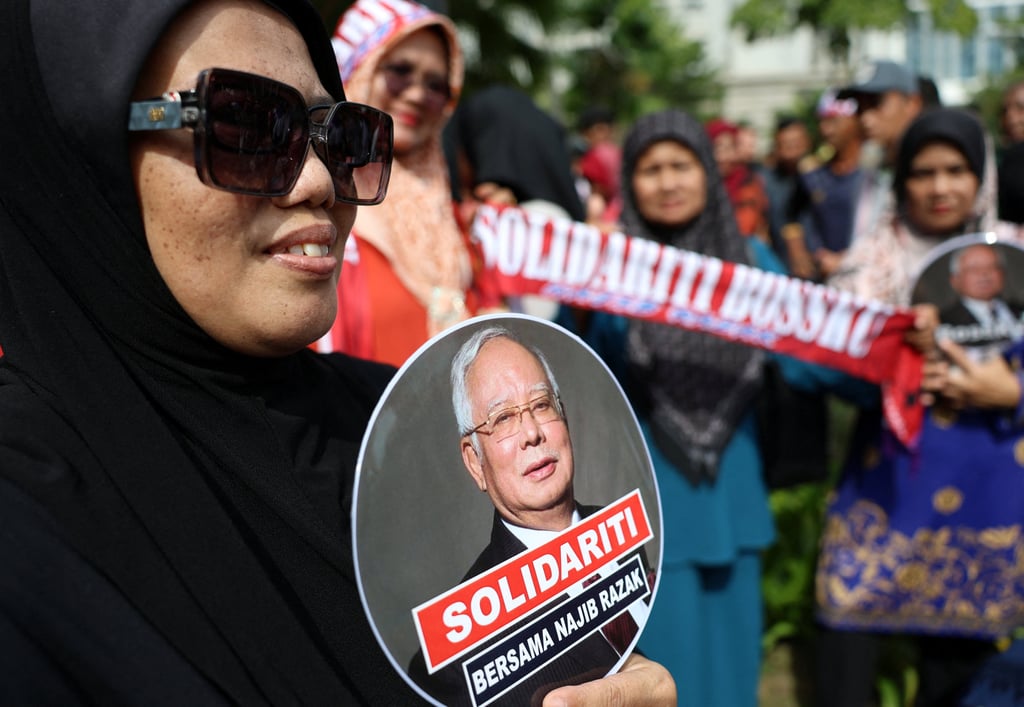 A supporter of Malaysia’s former prime minister Najib Razak takes part in a solidarity rally outside the Court of Appeal in Putrajaya on Monday. Photo: Reuters A supporter of Malaysia’s former prime minister Najib Razak takes part in a solidarity rally outside the Court of Appeal in Putrajaya on Monday. Photo: Reuters