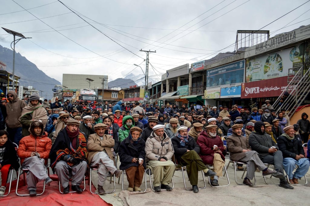 Residents stage a sit-in against power outages as they block the Karakoram Highway in Hunza Valley, Pakistan on January 6, 2025. Photo: AFP Residents stage a sit-in against power outages as they block the Karakoram Highway in Hunza Valley, Pakistan on January 6, 2025. Photo: AFP