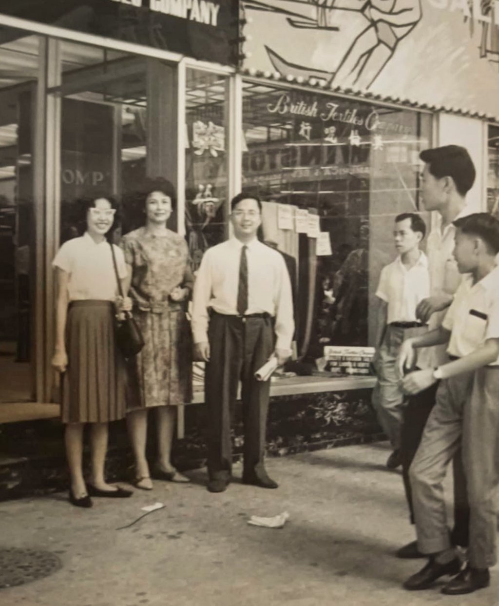 Vera Lo (second from left) with Hui Yin-kan. Photo: Courtesy of Hui Yin-kan Vera Lo (second from left) with Hui Yin-kan. Photo: Courtesy of Hui Yin-kan