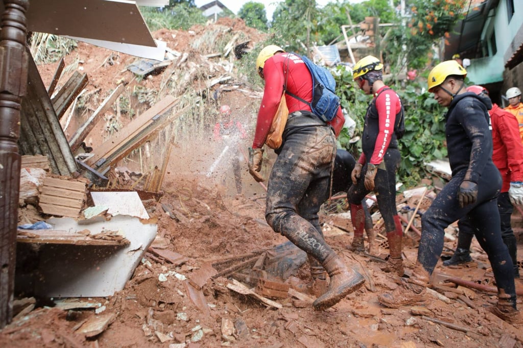 Rescue teams at the scene. Photo: AFP Rescue teams at the scene. Photo: AFP