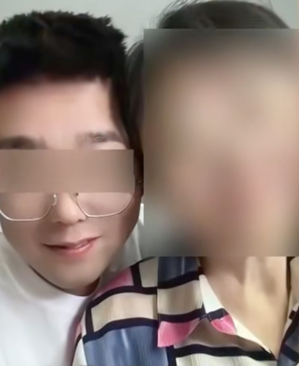 The live-streamer convinced the woman to hand over cash by playing on her emotions. Photo: CCTV The live-streamer convinced the woman to hand over cash by playing on her emotions. Photo: CCTV