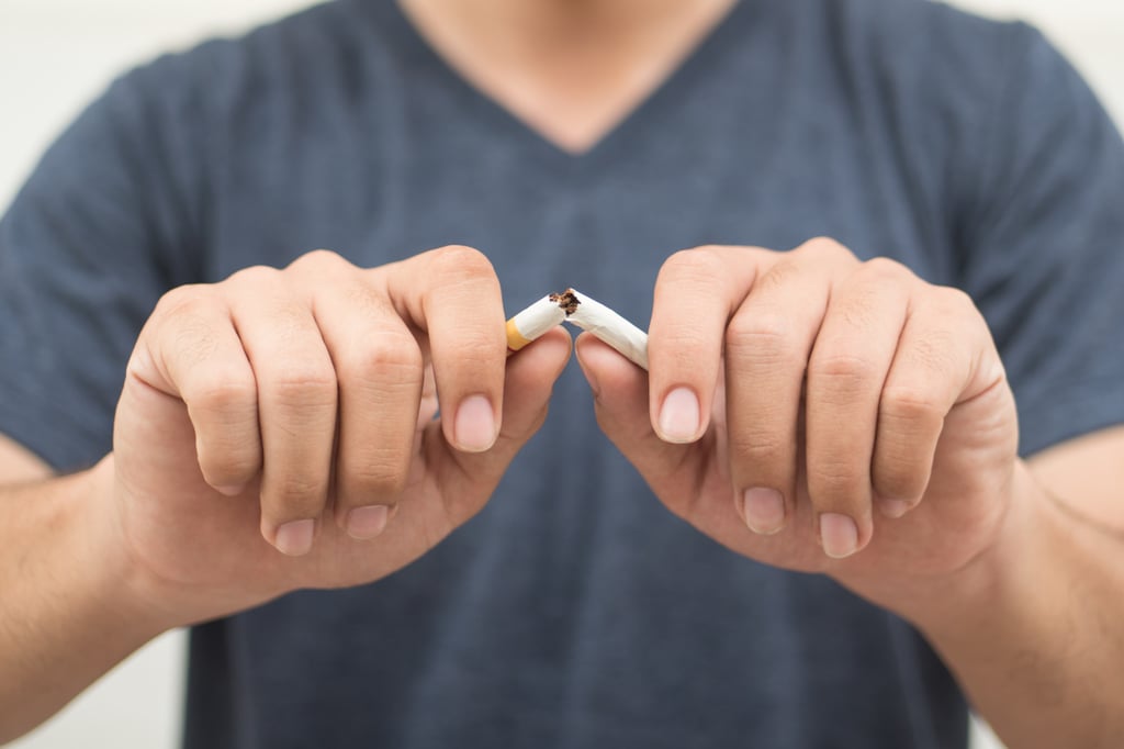 Money, vouchers or deposits given in workplace or community schemes can encourage people to quit smoking, researchers say. Photo: Shutterstock Money, vouchers or deposits given in workplace or community schemes can encourage people to quit smoking, researchers say. Photo: Shutterstock