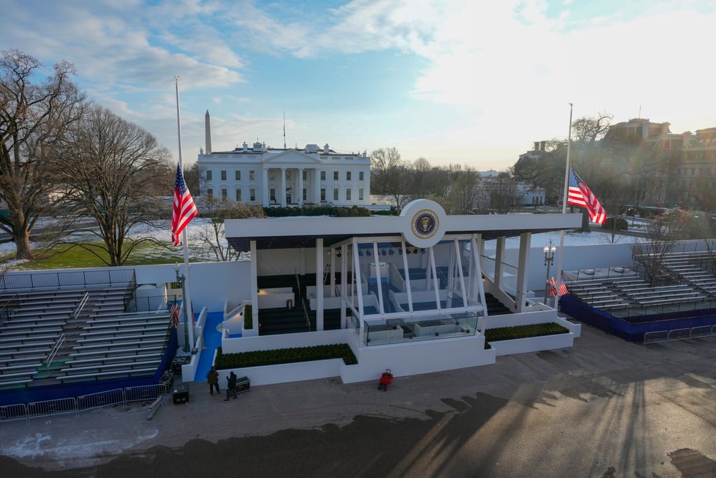 Workers put the finishing touches on the presidential reviewing stand outside the White House, ahead of president-elect Donald Trump’s inauguration. Photo: AP Workers put the finishing touches on the presidential reviewing stand outside the White House, ahead of president-elect Donald Trump’s inauguration. Photo: AP