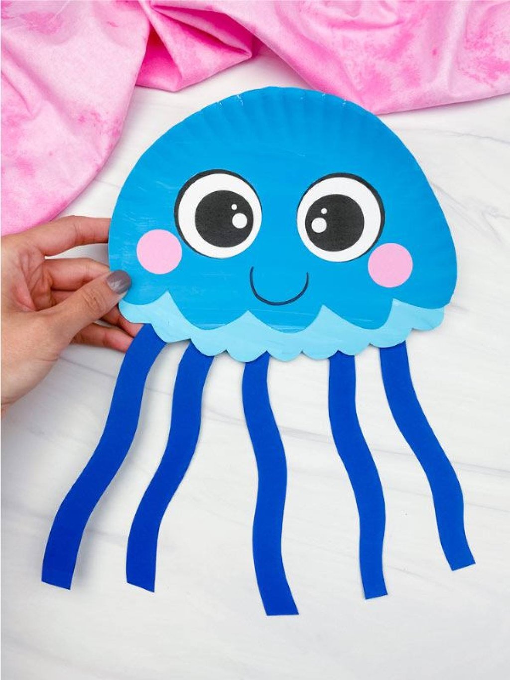 Make a jellyfish using a paper plate and some coloured paper. Photo: Pinterest/simpleeverydaymom Make a jellyfish using a paper plate and some coloured paper. Photo: Pinterest/simpleeverydaymom