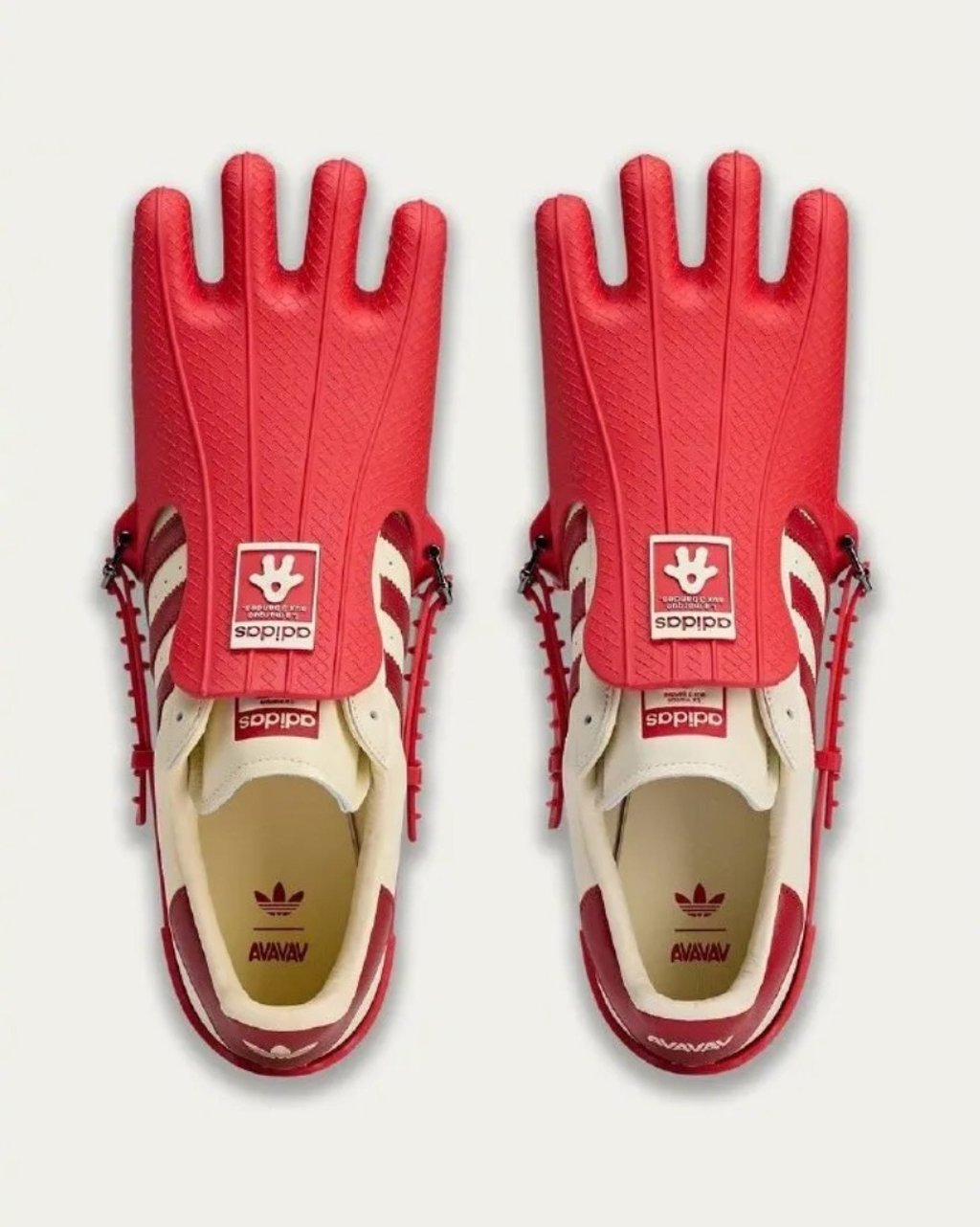 Toe curling: These bizarre sneakers can leave wearers a little bit confused. Photo: Weixin Toe curling: These bizarre sneakers can leave wearers a little bit confused. Photo: Weixin