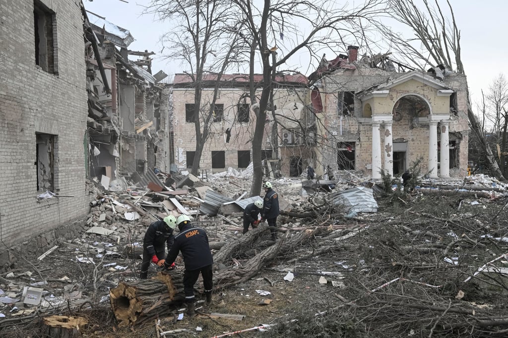 Rescuers work at a site of a Russian missile strike in Zaporizhzhia, Ukraine on January 23, 2025. Photo: Reuters Rescuers work at a site of a Russian missile strike in Zaporizhzhia, Ukraine on January 23, 2025. Photo: Reuters