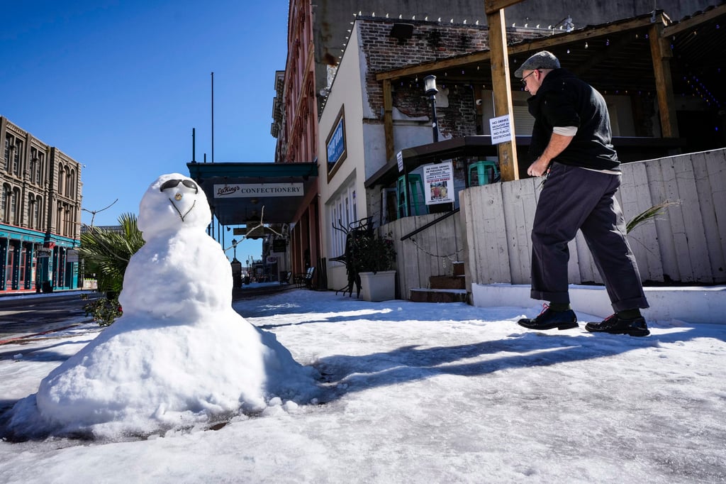 A snowman is seen on Wednesday in the aftermath of an icy winter storm in Galveston, Texas. Photo: Houston Chronicle via AP A snowman is seen on Wednesday in the aftermath of an icy winter storm in Galveston, Texas. Photo: Houston Chronicle via AP