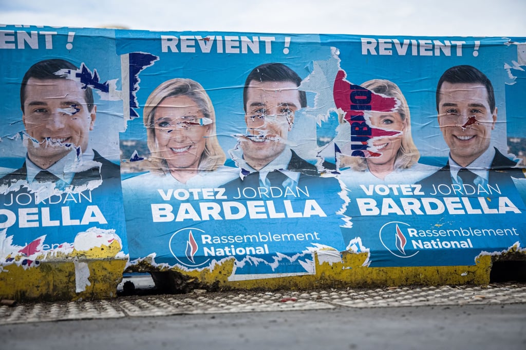 Electoral posters of Marine Le Pen and Jordan Bardella from the far-right party ‘Rassemblement National’ near to party headquarters a day after their defeat in the second round of the parliamentary elections, in Paris, on July 8, 2024. Photo: EPA-EFE