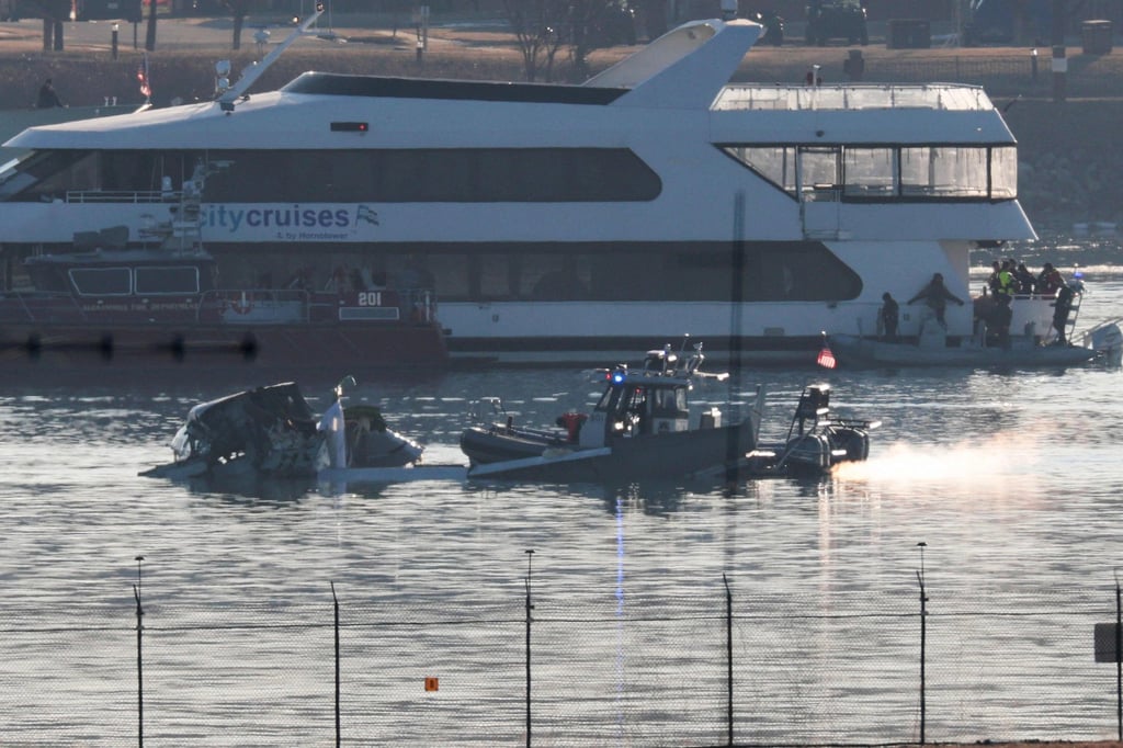 Emergency response units search the crash site of the American Airlines plane on the Potomac River after the plane crashed on approach to Reagan National Airport on Thursday in Arlington, Virginia. Photo: Getty Images via AFP Emergency response units search the crash site of the American Airlines plane on the Potomac River after the plane crashed on approach to Reagan National Airport on Thursday in Arlington, Virginia. Photo: Getty Images via AFP