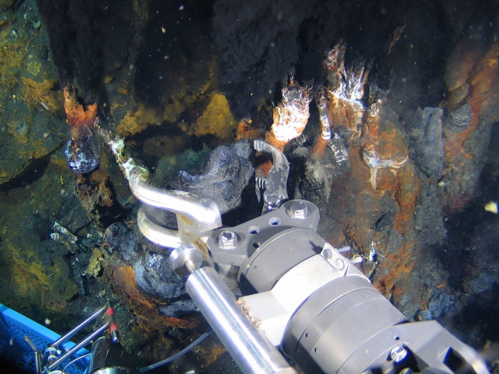 The deep-sea crewed submersible Jiaolong collected samples from a hydrothermal vent in the Indian Ocean in 2015. Photo: Xinhua The deep-sea crewed submersible Jiaolong collected samples from a hydrothermal vent in the Indian Ocean in 2015. Photo: Xinhua