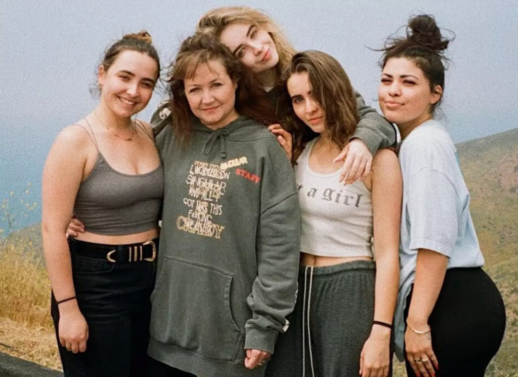 Sabrina Carpenter (centre) with her sisters Sarah, Shannon and Cayla and their mum Elizabeth. Photo: @sabrinacarpenter/Instagram Sabrina Carpenter (centre) with her sisters Sarah, Shannon and Cayla and their mum Elizabeth. Photo: @sabrinacarpenter/Instagram