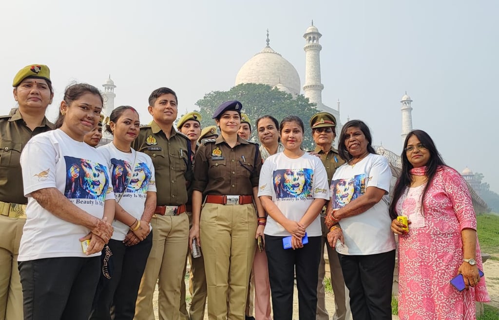 Sheroes Hangout employees join members of Agra’s police force outside the Taj Mahal as part of an awareness campaign. Photo: Facebook/Sheroes Hangout