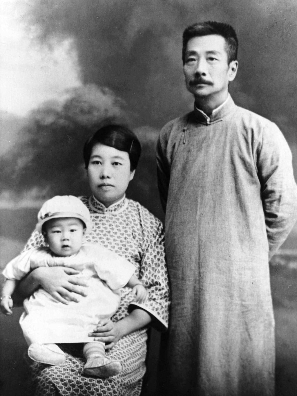 Author Lu Xun with his wife Xu Guangping and their child, pictured in 1930. Photo: Xinhua