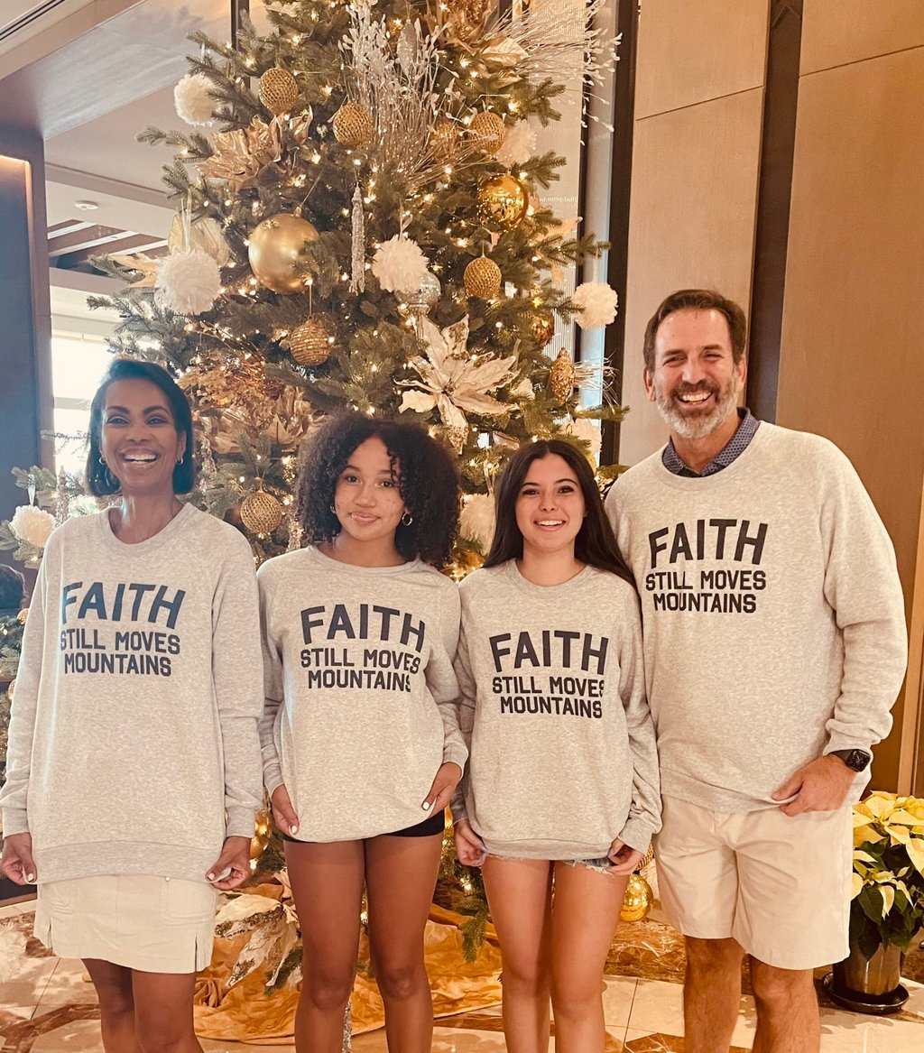 Harris Faulkner and Tony Berlin with daughters Danika, left and Bella. Photo: @harrisfaulkner/X