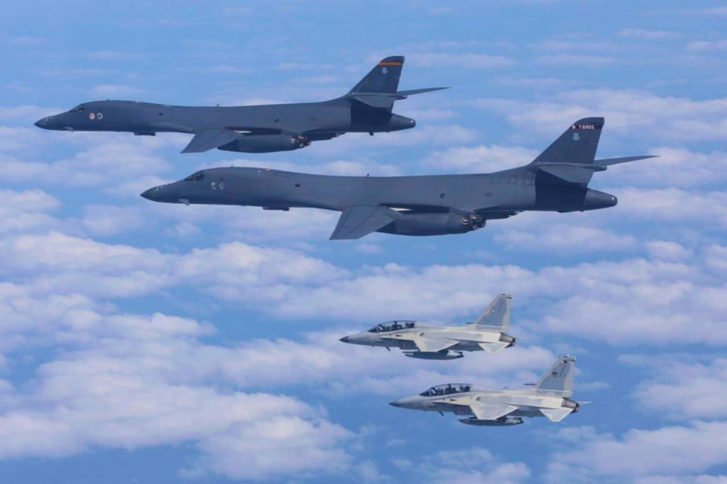 Two Philippine Air Force FA-50 fighter jets fly with two US Air Force B-1 bomber aircraft during a joint patrol and training over the South China Sea on February 4, 2025. Photo: AP Two Philippine Air Force FA-50 fighter jets fly with two US Air Force B-1 bomber aircraft during a joint patrol and training over the South China Sea on February 4, 2025. Photo: AP