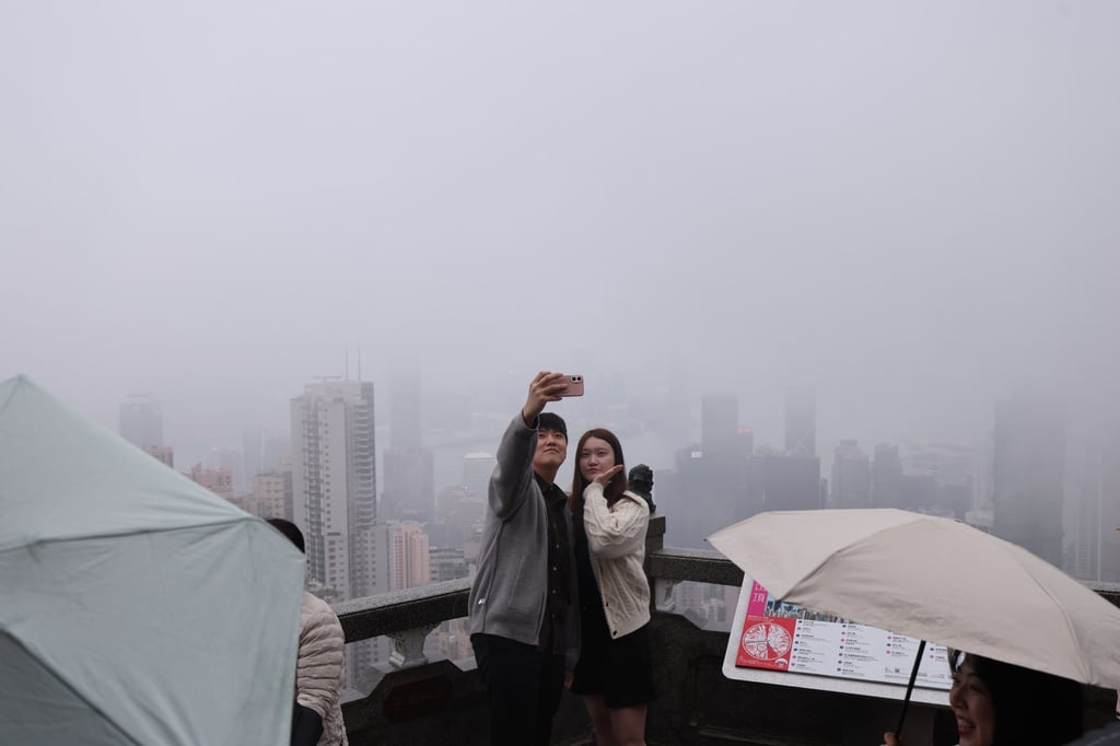The Observatory issued the cold weather warning at 6am on Friday. Photo: Nora Tam