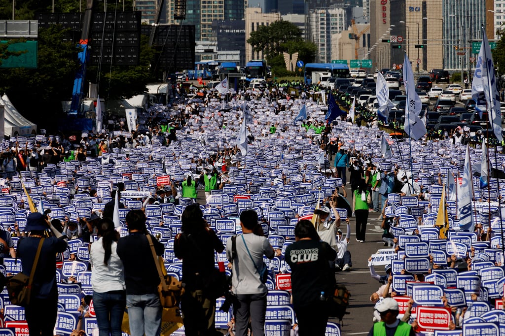 Doctors strike and shout slogans during a rally to protest against government plans to increase medical school admissions and healthcare reform in Seoul, South Korea on June 18, 2024. Photo: Reuters Doctors strike and shout slogans during a rally to protest against government plans to increase medical school admissions and healthcare reform in Seoul, South Korea on June 18, 2024. Photo: Reuters