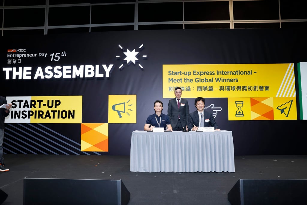 Jason Chen (left) signs a memorandum of understanding with Seishiro Tsukuda, project manager at Japan’s Harada Corporation, during the HKTDC’s E-Day event in December. Photo: HKTDC Jason Chen (left) signs a memorandum of understanding with Seishiro Tsukuda, project manager at Japan’s Harada Corporation, during the HKTDC’s E-Day event in December. Photo: HKTDC