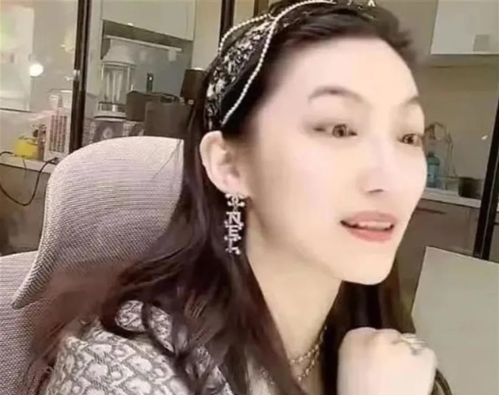 Le Chuanqu reportedly earns millions of yuan a year dishing out dating and financial advice. Photo: QQ.com