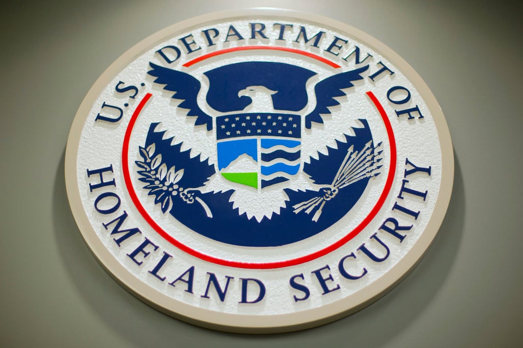 Ukrainians in the US received erroneous emails from the Department of Homeland Security revoking their humanitarian status, causing panic. Photo: AP Ukrainians in the US received erroneous emails from the Department of Homeland Security revoking their humanitarian status, causing panic. Photo: AP