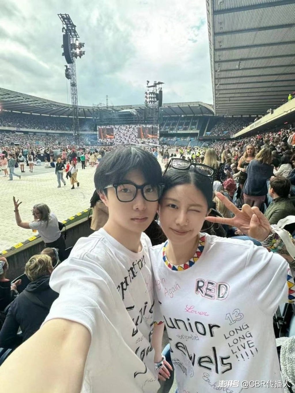 Xuan, right, was born with Poland Syndrome, a condition characterised by underdeveloped chest muscles and limbs on one side of the body. Photo: Handout