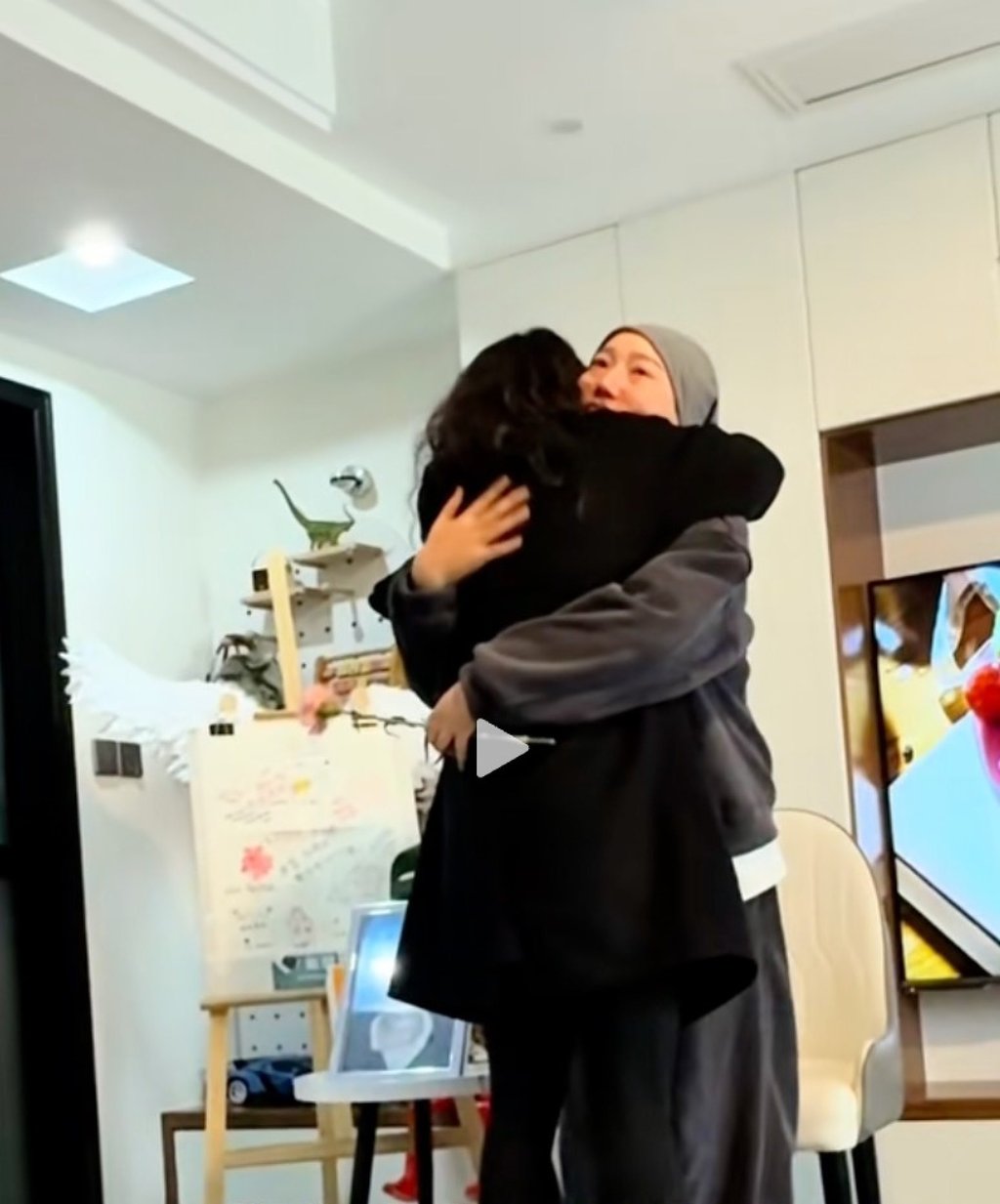 Despite her serious diagnosis, Jiang remained positive and vibrant, cherishing every moment with her family. Photo: Douyin
