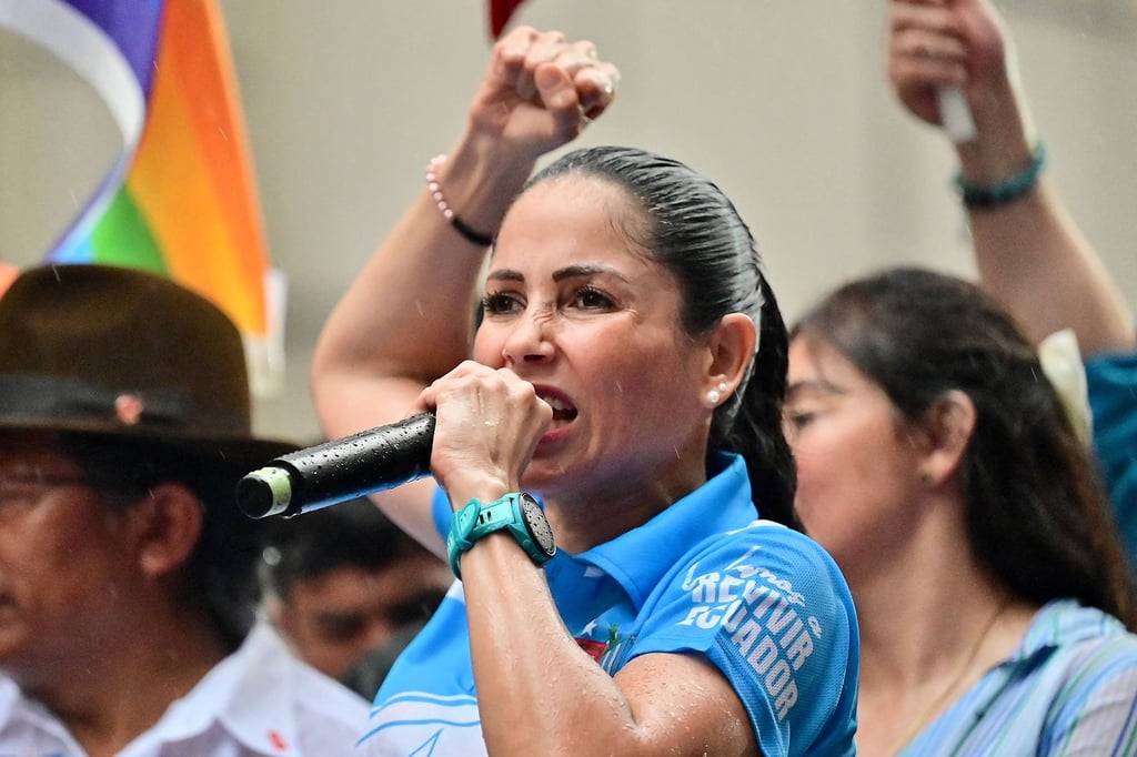Luisa González, presidential candidate for Ecuador’s Movimiento Revolución Ciudadana (Citizen Revolution Movement) party, speaks at her final campaign rally on Thursday. Photo: AFP