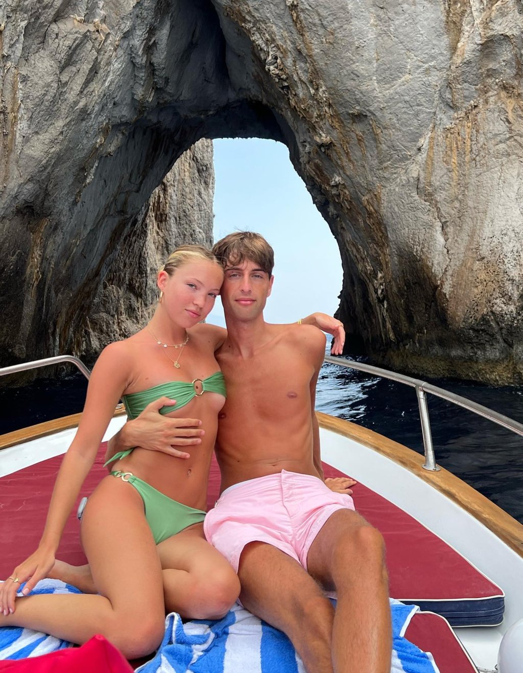 Lila Moss and her boyfriend Yoni Helbitz getting close on holiday. Photo: @yoniihelbitz/Instagram