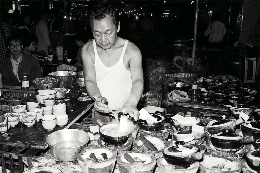 A dai pai dong on Temple Street, Yau Ma Tei, in 1988. Over the years, more and more of these Hong Kong institutions have disappeared. Photo: Wan Kam-yan A dai pai dong on Temple Street, Yau Ma Tei, in 1988. Over the years, more and more of these Hong Kong institutions have disappeared. Photo: Wan Kam-yan