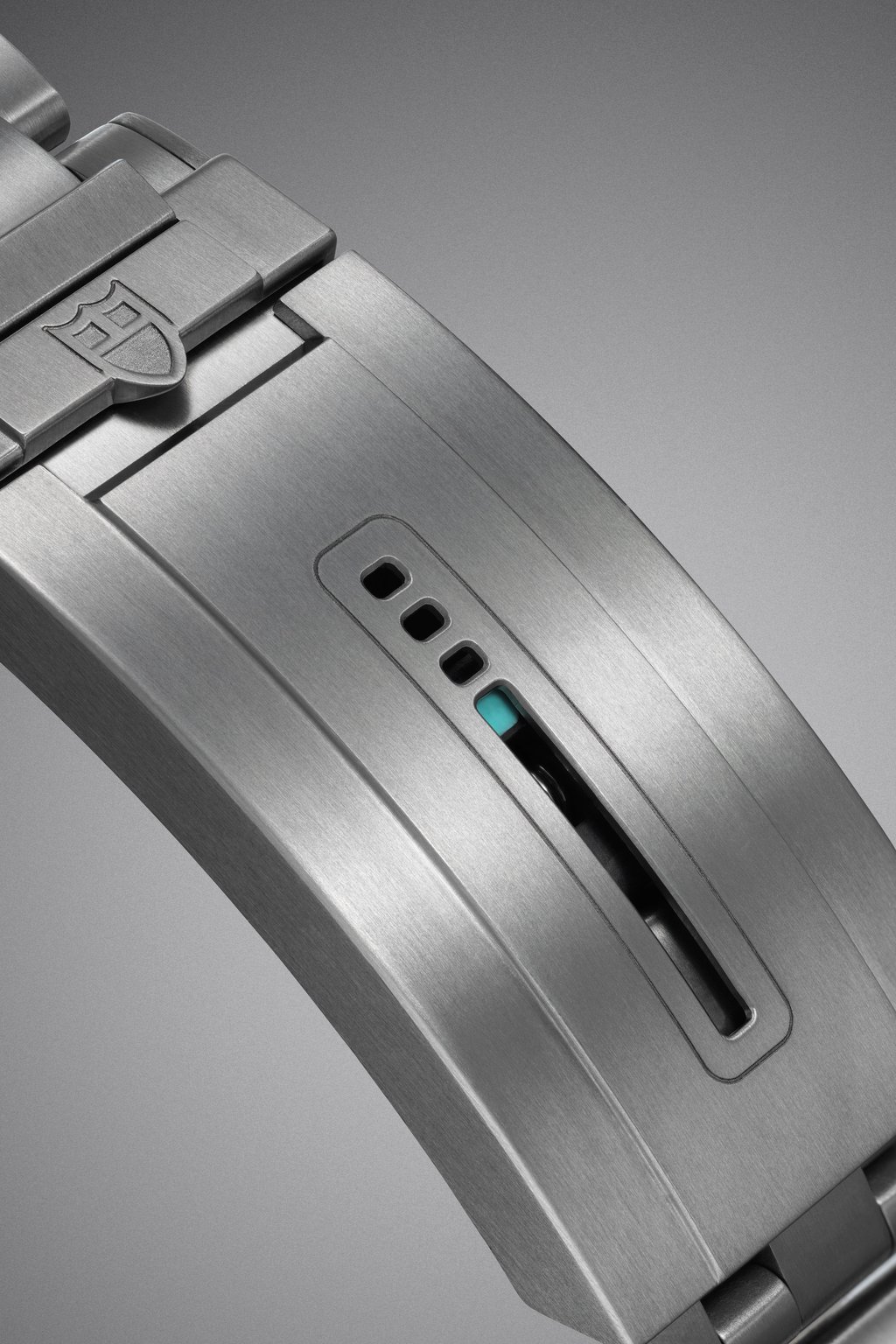 The clasp of the Tudor Pelagos Ultra features an indicator for easy readability during rapid adjustment. Photo: Handout The clasp of the Tudor Pelagos Ultra features an indicator for easy readability during rapid adjustment. Photo: Handout